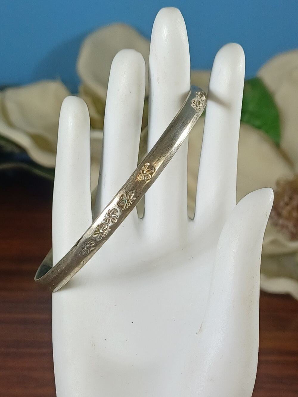 Vintage Sterling 925 Silver Bracelet Flowers Etched Bangle Beautiful Fun 13 Gram